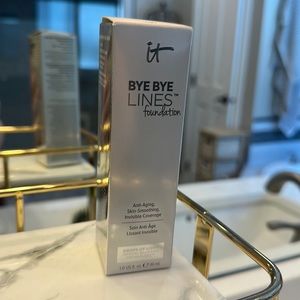 It Bye Bye Lines Foundation shade Light 1.0 fl oz